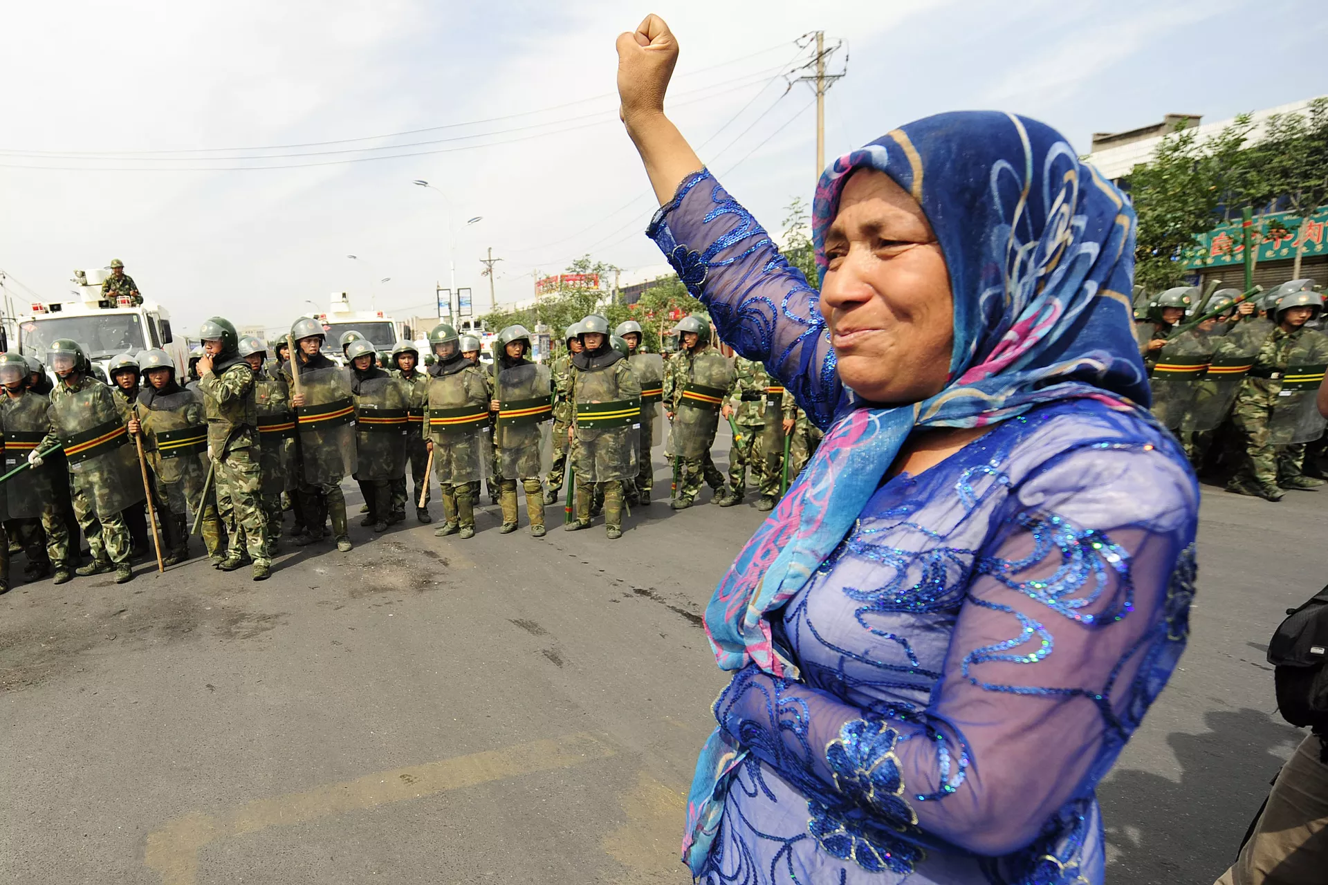 Uighur_20woman_20fist_20raised.0