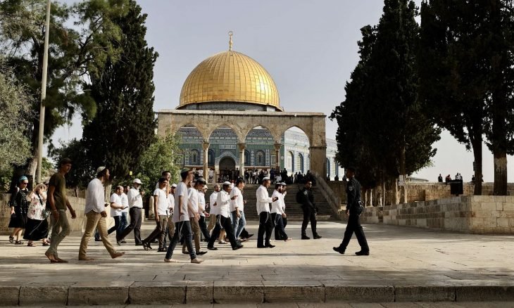 Israeli settlers storm Al-Aqsa mosque